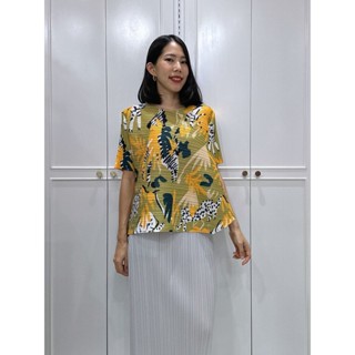 2MUAY ASYMMETRIC PRINTED PLEAT TOP เสื้อผู้หญิง เสื้อพลีทคุณภาพ รุ่น GPC91521 3สี FREE SIZE