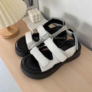 โค้ด 30DD915 ลดเพิ่ม 30% [พร้อมส่ง]Summer Velcro sandals รองเท้าหนังรัดส้นสไตล์เกาหลี