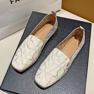 (Size35-42)รองเท้าส้นแบน กลวงออก ระบายอากาศได้ พิมพ์แฟชั่น รองเท้าลำลองสตรี นุ่มและสบาย ไม่เหนื่อยเท้า มี 3 สี