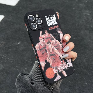 สำหรับ เคส iPhone 11 13 14 12 Pro Max Slam Dunk ปลอกน่ารักสำหรับ iPhone 11 13 14 12 Pro Max 7 8 Plus XR XS X SE2 SE3 เคสการ์ตูนญี่ปุ่นกีฬาเลนส์มังงะตัวป้องกันกล้องภาพวาดด้านข้างซิลิโคนฝาหลังโทรศัพท์ 14Plus 12Pro 13Pro 14Pro 11Pro Max 7Plus 8Plus