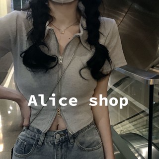 Alice  เสื้อยืดขาวพับไว้ล่างท้องพร้อมคอโปโลสีเทา เสื้อยืด  สวยงาม High quality สวย ทันสมัย A29J0VX 36Z230909