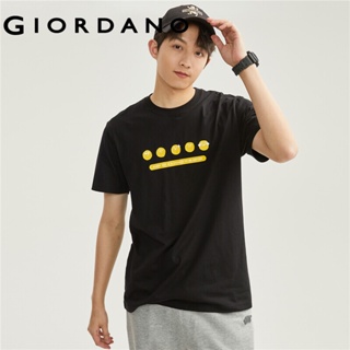 GIORDANO ผู้ชาย เสื้อยืดแขนสั้นคอกลมบางพิมพ์ลายผ้าฝ้ายถัก Free Shipping 01083001