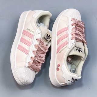 Superstar 50th Anniversary Originals Superstar Cherry Blossom รองเท้าผ้าใบลําลอง สีชมพู สีขาว สไตล์คลาสสิก เหมาะกับการเล่นกีฬา