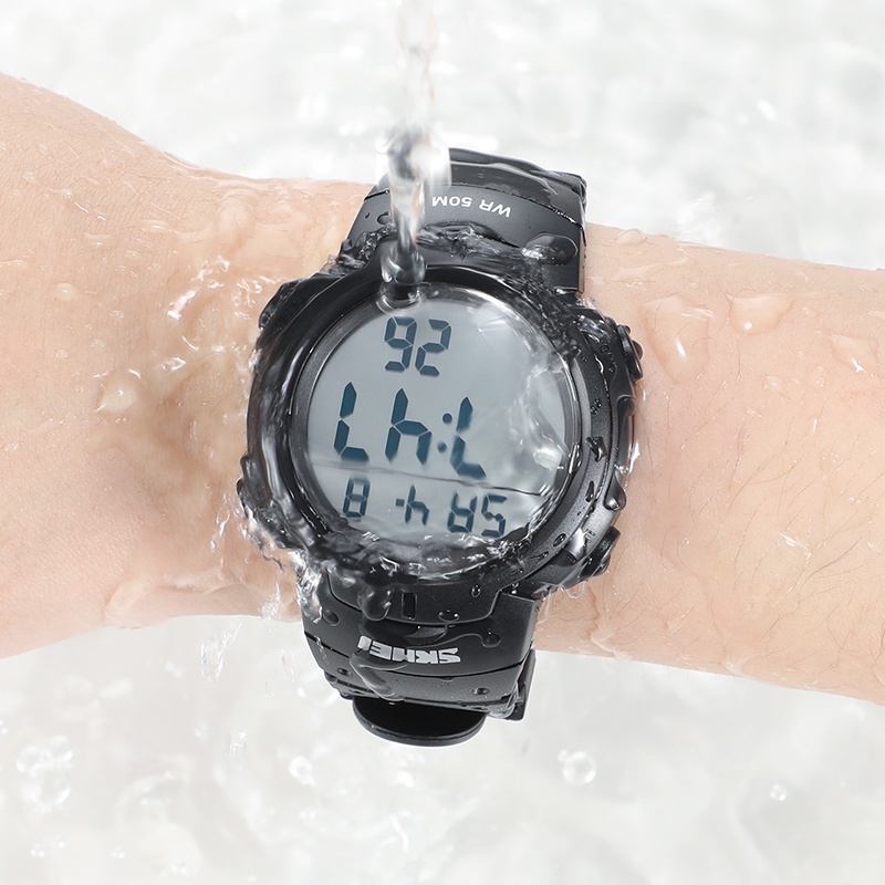 SKMEI สมี 1560 นาฬิกาออกกําลังกายกีฬากลางแจ้งสําหรับผู้ชาย, ผู้ชายทหารดิจิตอล 100ม นาฬิกากันน้ํา