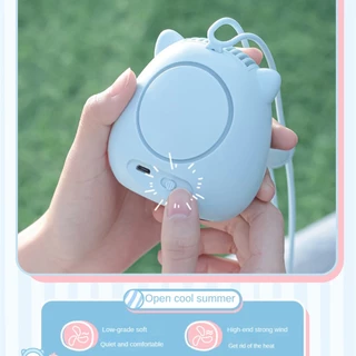 พร้อมส่ง！！พัดลมUSB ขนาดเล็ก แบบพกพา พร้อมเชือกคล้องคอ แบบชาร์จไฟได้ 360 °พัดลมระบายความร้อน หมุนได้ ลายการ์ตูนน่ารักๆ