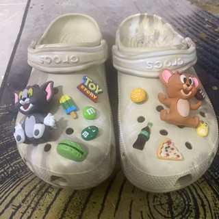 ชุดจิบบิสกิตหมีน่ารัก สําหรับ Crocs Tom and Jerry Jibbits Charm ชีส รองเท้า Charms Pin Cola Food Jibitz สําหรับเด็ก ตกแต่งรองเท้า