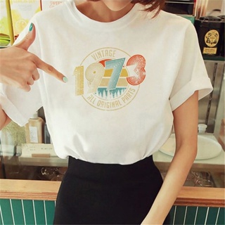 เสื้อยืด พิมพ์ลายกราฟิกการ์ตูนอนิเมะ Born in 1973 y2k สําหรับผู้หญิง