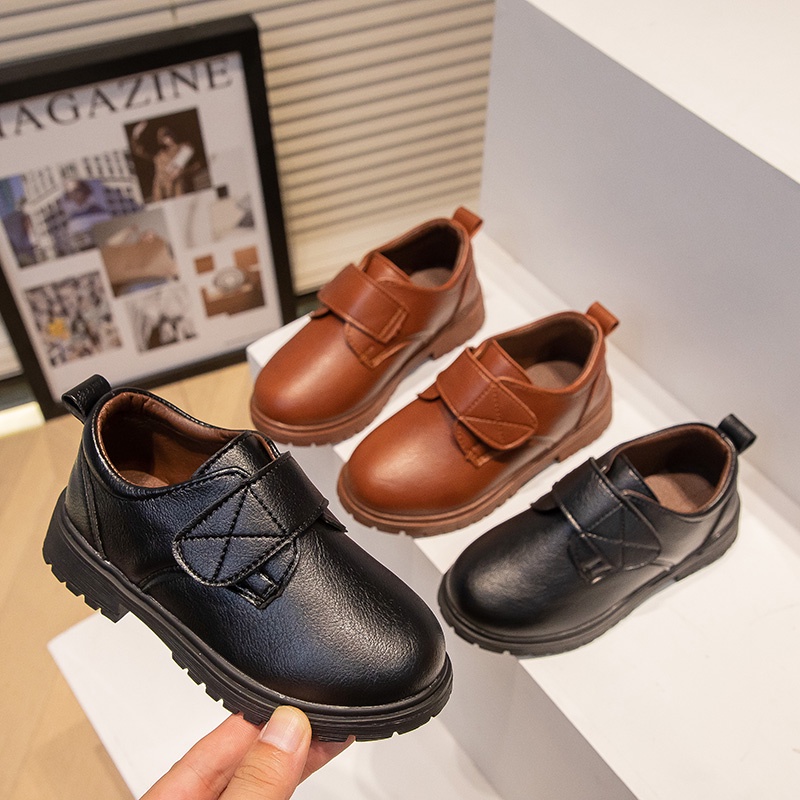 ใหม่เด็กชายรองเท้าหนังสีดําชุดนักเรียนรองเท้า Hook & Loop ผ้าฝ้ายฤดูใบไม้ผลิฤดูใบไม้ร่วงเด็กใหม่แฟชั่นสบายๆรองเท้าไม่มีส้นแบน
