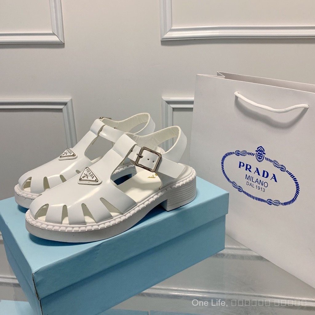 รองเท้าแตะ ส้นแบน พื้นหนา ทรงสามเหลี่ยม แต่งรูกลวง สไตล์โรมัน สําหรับผู้หญิง