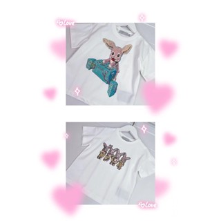 【With Brandtag】เสื้อยืดคอกลม แขนสั้น พิมพ์ลายฟิกเกอร์ Parent-child Attire DlOR 2023 S S Spring Summer สําหรับเด็ก และผู้ใหญ่