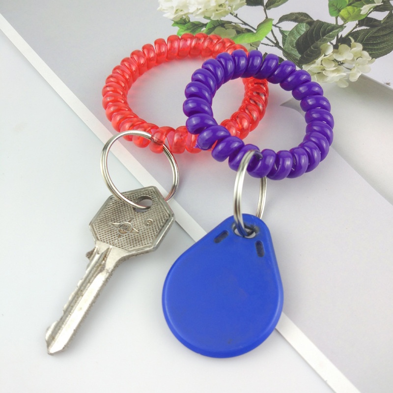 พวงกุญแจพลาสติก แบบยืดหยุ่น ยืดหดได้ สามารถยืดหดได้ พร้อมเชือกเส้นเล็ก
