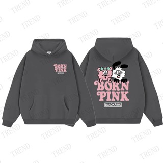 KPOP BLACKINK x VERDY BORN PINK WORLD TOUR เสื้อฮู้ดผู้หญิงบวกขนาดเกาหลีน่ารักการ์ตูนพิมพ์เสื้อกีฬาหลวม ๆ ท็อปส์ซูฤดูใบไม้ผลิและฤดูใบไม้ร่วงแฟชั่น Unisex คู่ถนน เสื้อสวมหัว