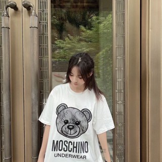 เสื้อยืดแขนสั้น คอปก พิมพ์ลายลูกไม้ Mosch bear แฟชั่นฤดูร้อน สําหรับผู้ชาย และผู้หญิง 2023