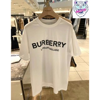 【พร้อมส่ง】เสื้อยืดลําลอง แขนสั้น คอกลม พิมพ์ลายโลโก้ตัวอักษรลอนดอน ทรงหลวม สไตล์คลาสสิก สําหรับผู้ชาย และผู้หญิง