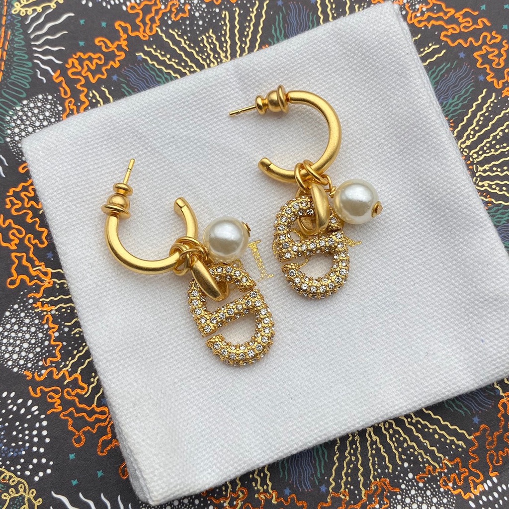 ต่างหูแฟชั่นไทเทเนียมเหล็กตัวอักษรโลโก้ Double CC Ear Hoop ต่างหูสตั๊ดเครื่องประดับสตรี