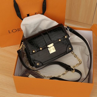 Paul King Korean version of fashionable rainbow laser sequins hand bag chain slant high-sense small square bag handbag