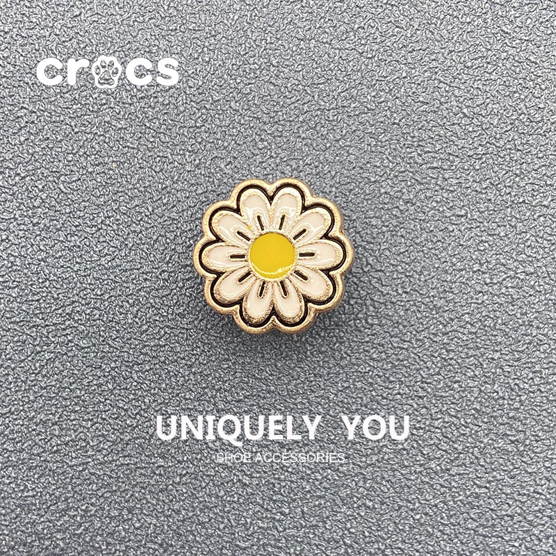 Crocs jibbitz จี้โลหะ รูปรองเท้า ดอกไม้ สร้างสรรค์ อุปกรณ์เสริม สําหรับตกแต่ง DIY