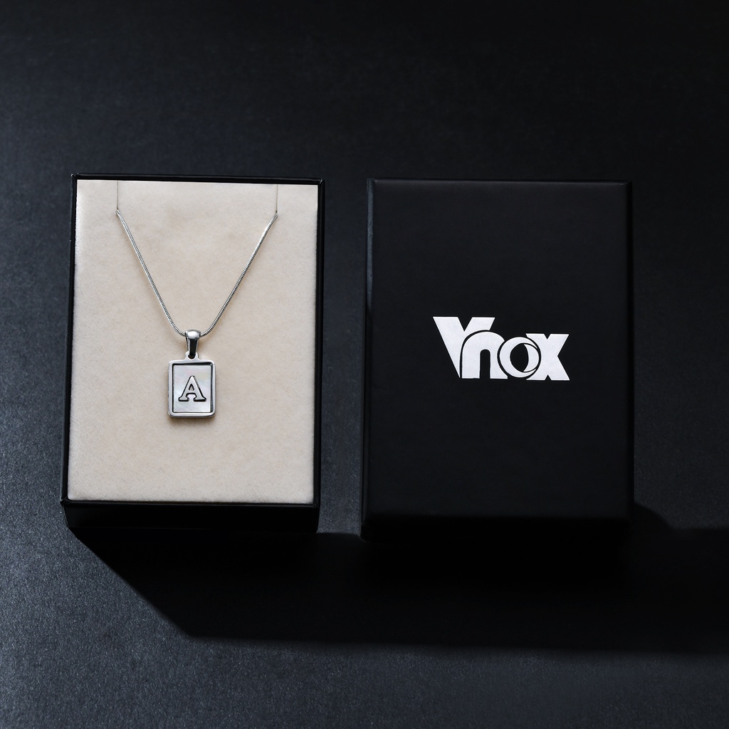 Vnox สร้อยคอโช้กเกอร์ จี้ตัวอักษร 26 ตัว สีเงิน พร้อมกล่องของขวัญ หรูหรา ของขวัญวันเกิด