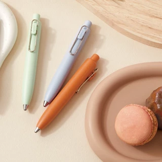 Uni-ball one P ปากกาหมึกเจล ขนาด 0.38mm กับ 0.5mm ด้ามสั้น ตัวด้ามสุดน่ารัก สีสันไม่เหมือนใคร