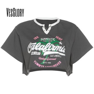 Vesglory เสื้อครอปท็อป คอกลม แขนสั้น พิมพ์ลายตัวอักษร ทรงหลวม สีตัดกัน สําหรับผู้หญิง 2023