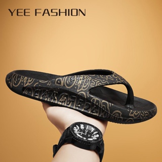 YEE Fashion Yee Fashion รองเท้าแตะชาย รองเท้าแตะหูหนีบผู้ชาย รองเท้าแตะเท่ๆ ใส่เดินสบาย คุณภาพสูง Chic Trendy พิเศษ D21E00V 37Z230910