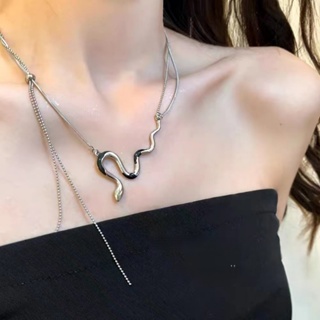 Double Layer Chain Snake Shaped Pendant Necklace for Womens Trendy Ins Hip-hop Cool Style Personalized Accessories Light Luxury Niche Collarbone Chain