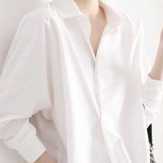 YYYฤดูร้อนเสื้อเชิ้ตสีขาวแฟชั่นผู้หญิงสไตล์เกาหลีอารมณ์สบาย ๆ หลวม ๆ ดีไซน์เฉพาะสไตล์เสื้อเชิ้ตสไตล์ต่างประเทศ