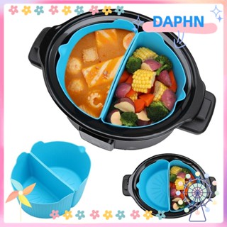 DAPHS แผ่นรองหม้อหุงข้าว ซิลิโคน ทรงวงรี ไร้ BPA พร้อมคลิปหนีบ กันลวก พกพาง่าย สีแดง ฟ้า เทา ดํา ใช้ซ้ําได้ อุปกรณ์เสริม สําหรับห้องครัว 4 ชิ้น