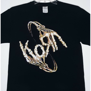 แฟชั่นใหม่ล่าสุด เสื้อยืดลําลอง แขนสั้น พิมพ์ลายวง Concert Tour Band Korn Tour 2004 สําหรับผู้ชาย ไซซ์ M ขนาดกลาง