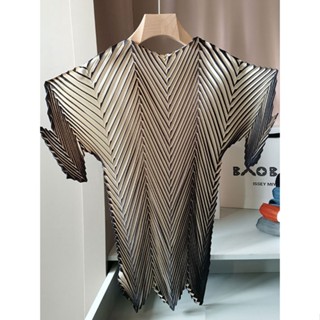 Miyake เสื้อยืด แขนสั้น ลายทาง จับจีบ สองสี ทรงไม่สมมาตร แฟชั่นฤดูร้อน สําหรับผู้หญิง