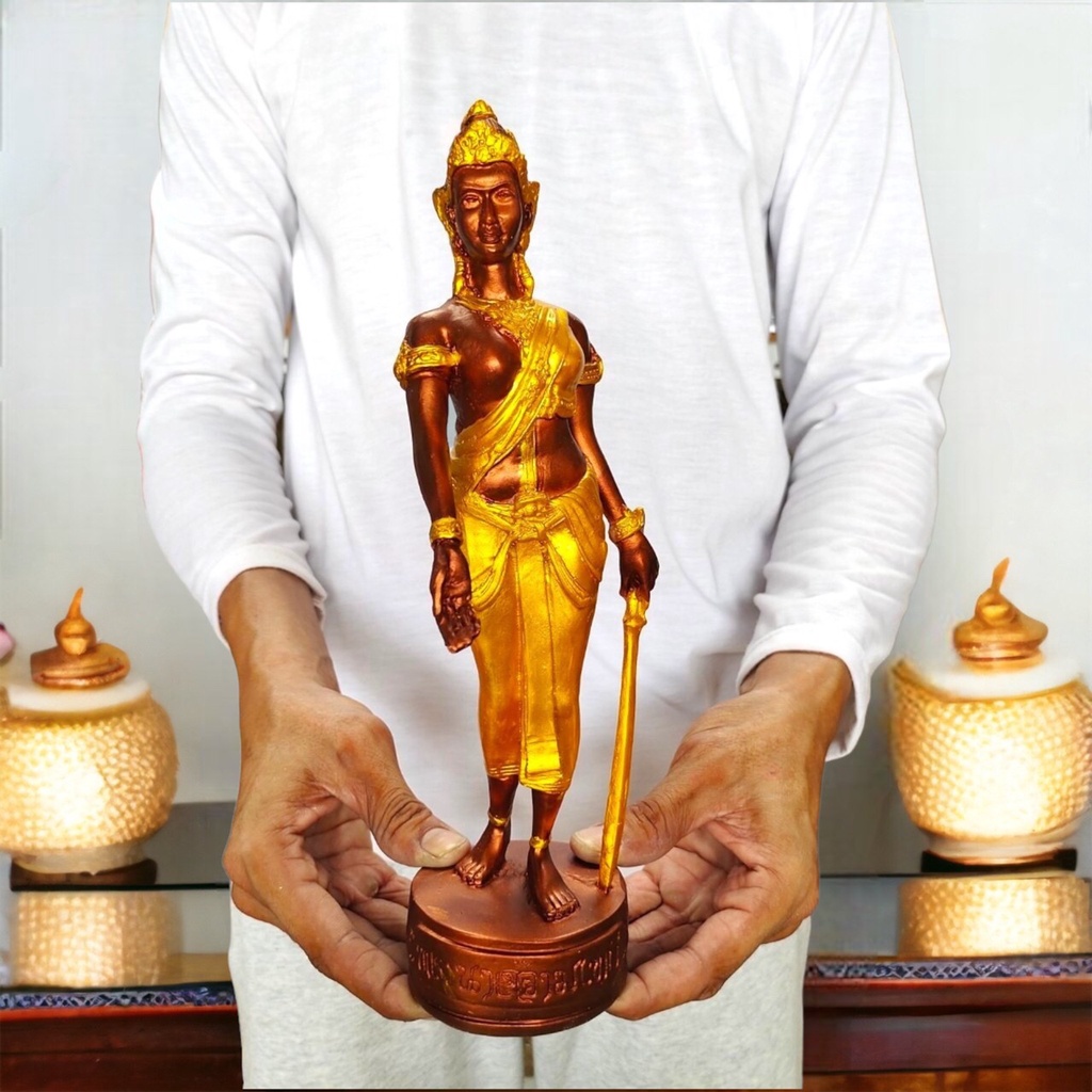 NMT8 พระแม่จามเทวี แห่งเมืองหิริพูนชัย สูงประมาณ11นิ้ว สีทองแดงเก่า ทรงภูษาสีทอง ผ่านพิธีปลุกเสกแล้ว วีระกษัตริย์แห่ง