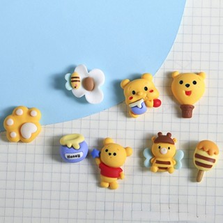 เครื่องประดับ จี้รูปการ์ตูน Disney Bee Jibbitz Winnie The Pooh Jibbits น่ารัก เหมาะกับผู้ชาย สําหรับตกแต่งรองเท้า Crocs