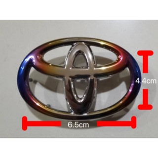 ป้ายโลโก้ TOYOTA สีไทเทเนียมเงิน มีขาด้านหลัง ขนาด 6.5 x 4.4 ซม. สำหรับพวงมาลัย Toyota หลายๆรุ่น**** *จัดส่งเร้ว