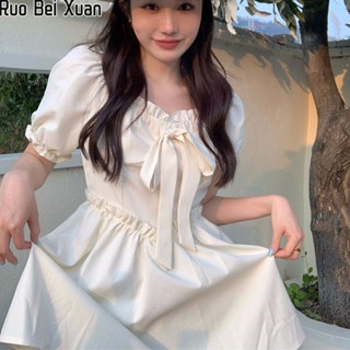 RUO BEI XUAN ผู้หญิงใหม่กุทัณฑ์ฝรั่งเศสคอเหลี่ยมขอบหูไม้ชุดพัฟแขนเอวกระโปรงสั้น