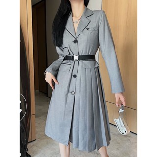 P7UJ PRA * A 2023 autumn and winter new side pleated dress single side collar bag mouth contrast color base strip design matching belt