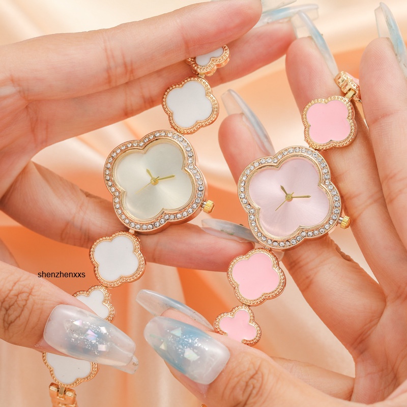 ขายส่งแฟชั่นสุภาพสตรีเครื่องประดับเพชรสร้อยข้อมือสีเขียวหน้าปัดนาฬิกาข้อมือย้อนยุคหรูหราโคลเวอร์สี่ใบผู้หญิงนาฬิกาควอทซ์