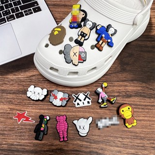 จี้การ์ตูนหมี Kaws Jibits Croc Charm Ape Jibitz Pins Star Croc Jibbits อุปกรณ์เสริม สําหรับตกแต่งรองเท้าเด็ก