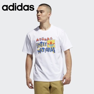 Adidas เสื้อยืดแขนสั้นลําลอง ผ้าฝ้าย 100% พิมพ์ลายกราฟฟิติ แนวสตรีท คลาสสิก สําหรับผู้ชาย FM7307