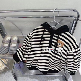 [เสื้อยืดแขนยาวเด็ก] เสื้อกันหนาว มีฮู้ด ปักลายหมี สีดํา สีขาว แฟชั่นฤดูใบไม้ร่วง สไตล์เกาหลี สําหรับเด็กผู้หญิง 2023