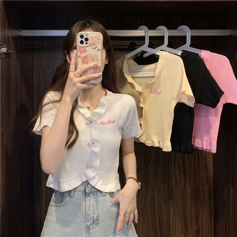 เสื้อถักผู้หญิงสไตล์ใหม่ความรู้สึกของการออกแบบรุ่นสั้นแขนสั้นท็อปส์