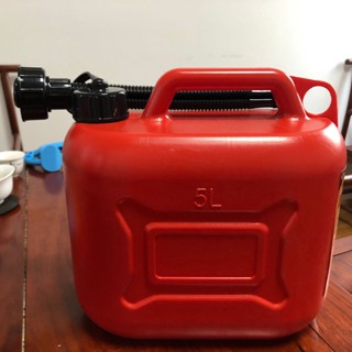 Spot seconds #5 liters red plastic oil barrel thickened with scale gasoline barrel plastic oil pot manufacturer oil pot red oil barrel 8.cc