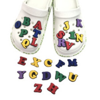 CROCS อุปกรณ์เสริม จี้ตัวอักษร Jibitz A-Z น่ารัก เหมาะกับตกแต่งรองเท้า สําหรับผู้หญิง