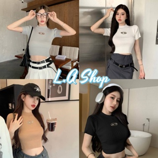 L.A Shop พร้อมส่ง  เสื้อครอปสั้นคอกลม ผ้าร่องเล็ก ไหมพรมแขนสั้น มีเข็มกัดตรงหน้าอก "15015" -C