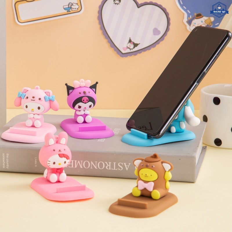 Sanrio ซิลิโคนที่วางโทรศัพท์อบเชยม้วน Pompompurin Kuromi Hello Kitty ตุ๊กตาสามมิติเดสก์ท็อปเครื่องประดับ Creative Holder