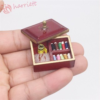 Harriett กล่องเย็บจําลอง 1/12 บ้านตุ๊กตา มินิ ตกแต่ง ของเล่นคลาสสิก แกล้งทําเป็นเล่น ของเล่นฉาก ตกแต่งภาพ อุปกรณ์ประกอบฉาก บ้านตุ๊กตา ตกแต่งบ้านตุ๊กตา