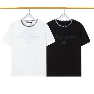 Dolce&amp;gabbana - สินค้าขายดี! ใหม่ เสื้อแขนสั้น คอกลม ปักลายโลโก้ตัวอักษร และโลโก้หน้าอก สวยงาม อเนกประสงค์ สําหรับผู้ชาย และผู้หญิง