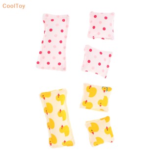 Cooltoy ขายดี ชุดเครื่องนอน หมอน ผ้าห่ม ขนาดเล็ก 1:12 อุปกรณ์เสริม สําหรับตกแต่งบ้านตุ๊กตา 1 ชุด