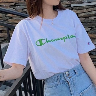 เสื้อยืดลําลอง ผ้าฝ้าย 100% แขนสั้น ปักลาย Champion ทรงหลวม ขนาดใหญ่ สําหรับผู้ชาย และผู้หญิง