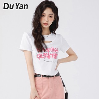 Du Yan เสื้อยืดครอปท็อป คอกลม แขนสั้น สีขาว ทรงไม่สมมาตร แฟชั่นฤดูร้อน สําหรับผู้หญิง