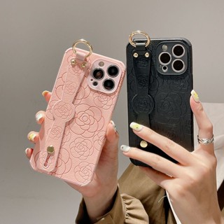 เคสโทรศัพท์มือถือ ซิลิโคนนิ่ม ป้องกันเลนส์กล้อง พร้อมสายรัดข้อมือ สําหรับ iPhone 11 12 13 14 Pro Max